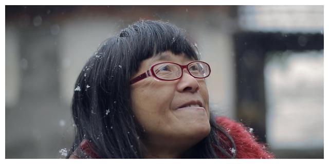 余秀华|余秀华再掀舆论，多次表白董宇辉遭900万粉丝劝退：小杨爸适合你