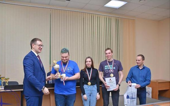 realme|俄罗斯00后“天才情侣”，正式加入华为公司，女方曾获世界冠军