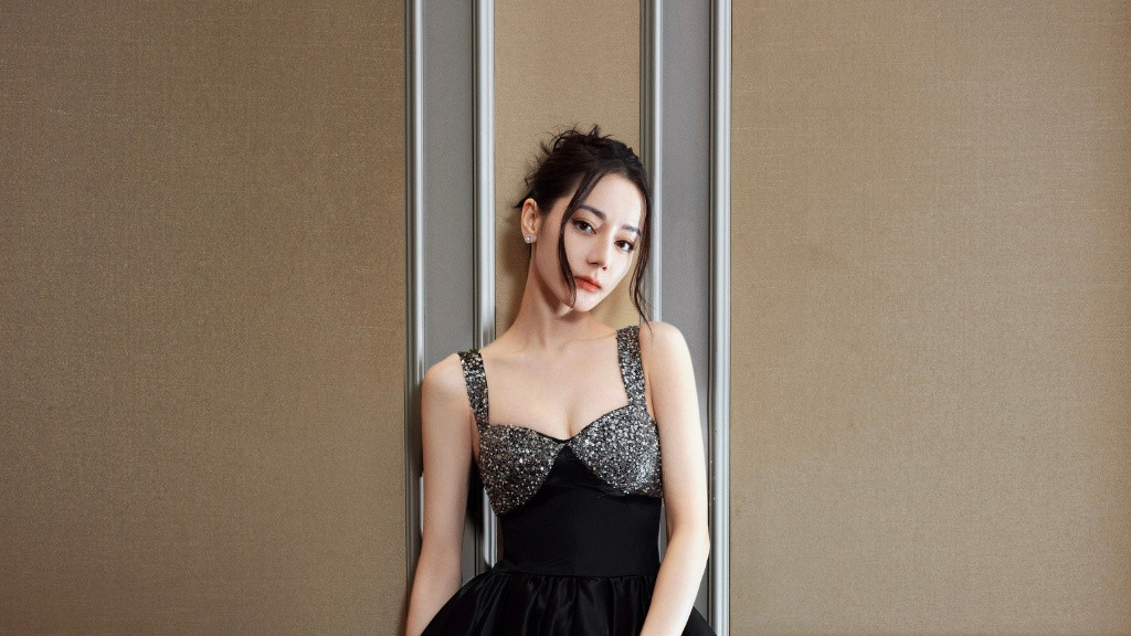 迪丽热巴|迪丽热巴优雅长裙亮相活动，魅力十足