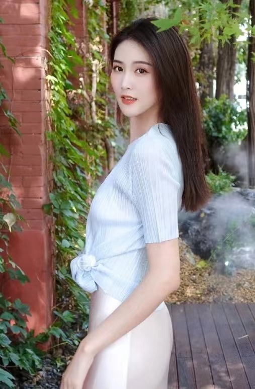 明星|#明星美图# 央视一位气质感人的美女主持人，大家有认识的吗？