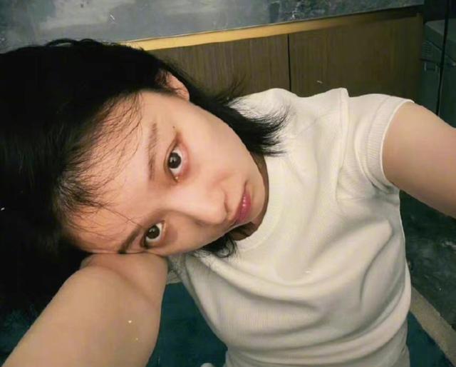 明星素颜|85花的素颜状态:倪妮眼袋重,杨颖肤色暗沉,赵丽颖眉毛杂乱