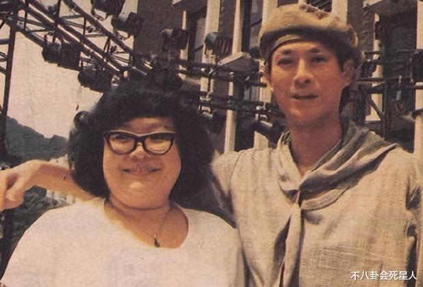 郑少秋|同是郑少秋的基因,把郑欣宜和官晶华两女儿一对比,差距就出来了