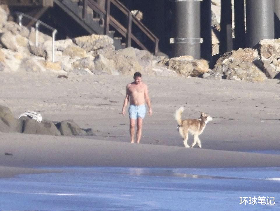 莱昂纳多·迪卡普里奥|47岁莱昂纳多·迪卡普里奥，和素颜女友在海滩度过一天，激情澎湃