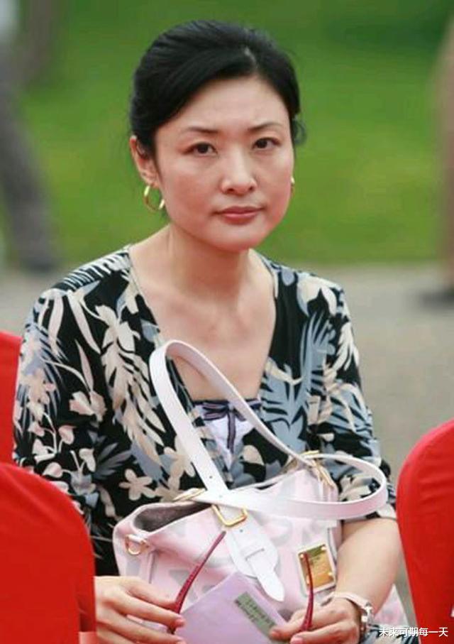 周涛|即使如今她已54岁，却依旧活得轻松写意，令人羡慕