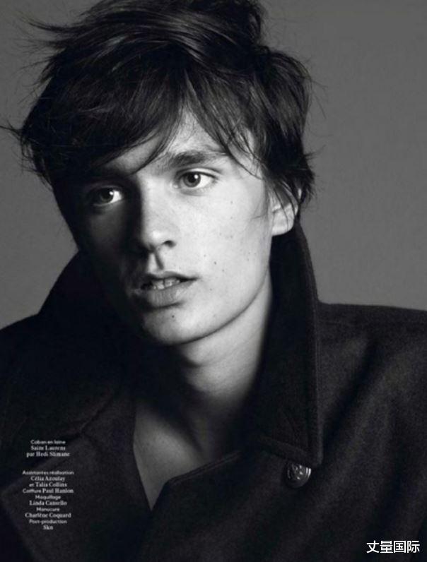 刘晓庆|阿兰德龙当年被封为法国第一美男,28岁儿子神传承帅基因不输老爸