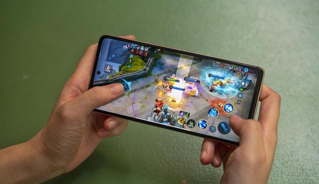 iPhoneSE|强悍性能、出众游戏体验全都要！iQOONeo5S实测表现很全能