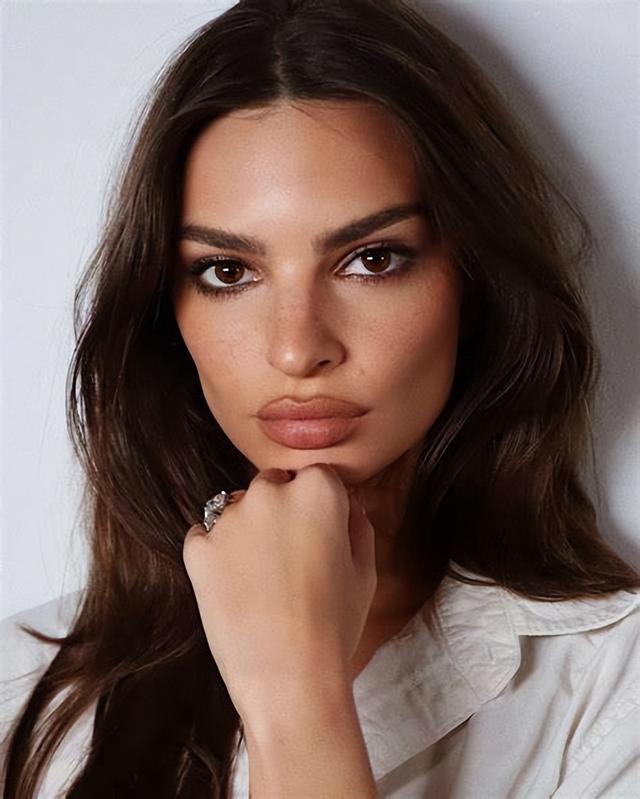 金·卡戴珊|“海后”希尔德拥有世界上最漂亮的脸蛋，比黑寡妇斯嘉丽的还完美