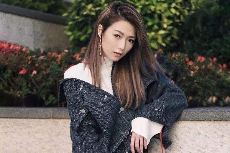 连诗雅|她被誉为“女版陈冠希”，4年换了20任男朋友，如今依旧孤身一人