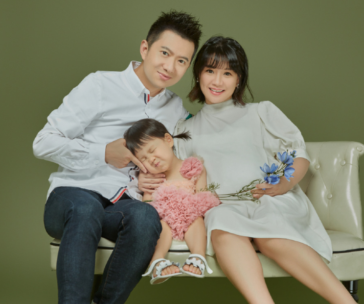 红果果|?央视美女主持疑怀三胎,透露明年计划甜笑不已,结婚12年儿女双全