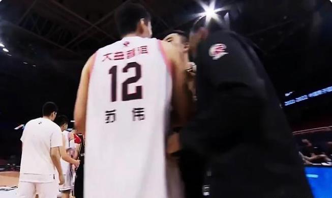 苏伟|破案了，赛后，韩德君为何和苏伟再次发生冲突？苏伟小动作太脏