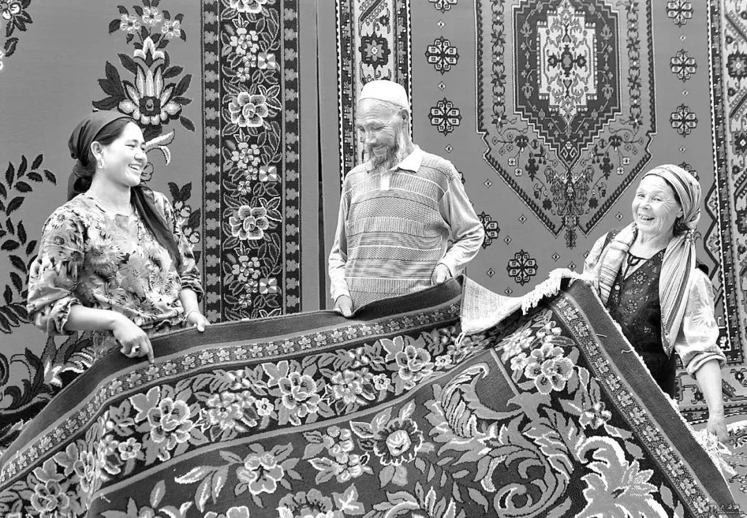 新疆地毯丨从魔法世界飞出的“东方地毯”