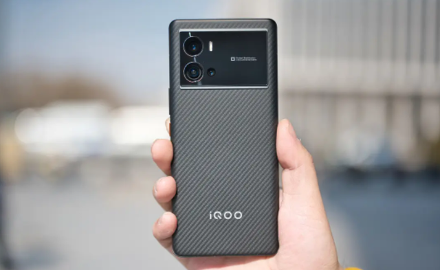 宕机|120W快充+LTPO技术，国产旗舰降价1000后，网友表示“真香”