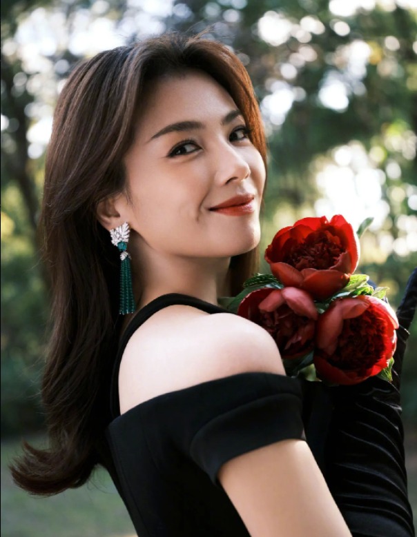 姐姐|刘涛“姐姐”出道22周年啦，很感谢你的作品，陪我们度过的那些青春