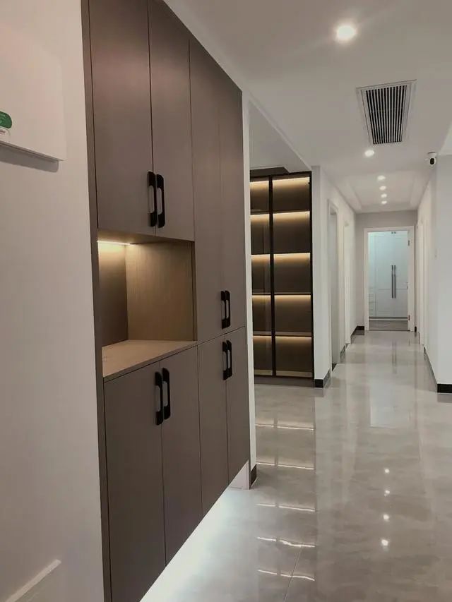 新房完工,还没家具就很漂亮,电视墙大气又实用,值得效仿!