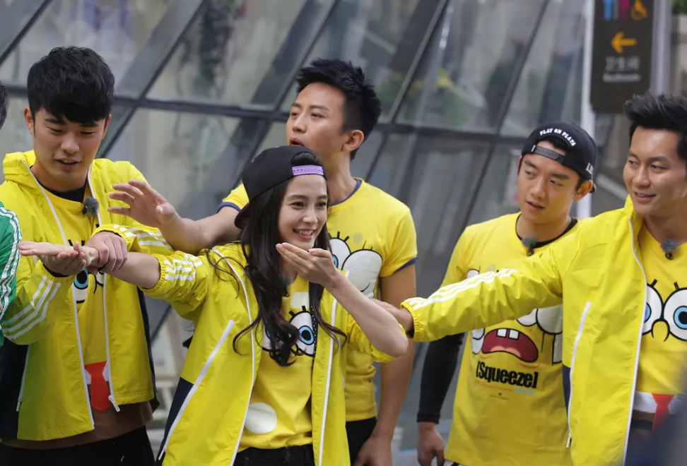 马丽|《向往的生活6》首播，飞行嘉宾阵容曝光，网友喊话导演组：“你是我的神”