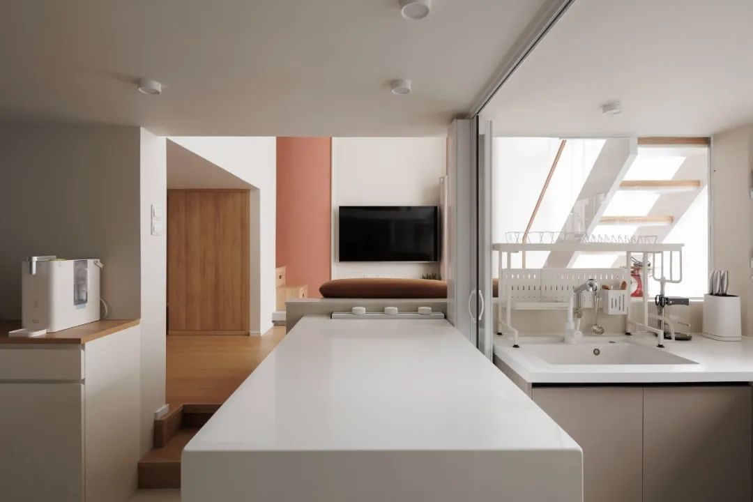 层高4米3,面积40㎡超旧学区房,改出两室一厅,带入户花园