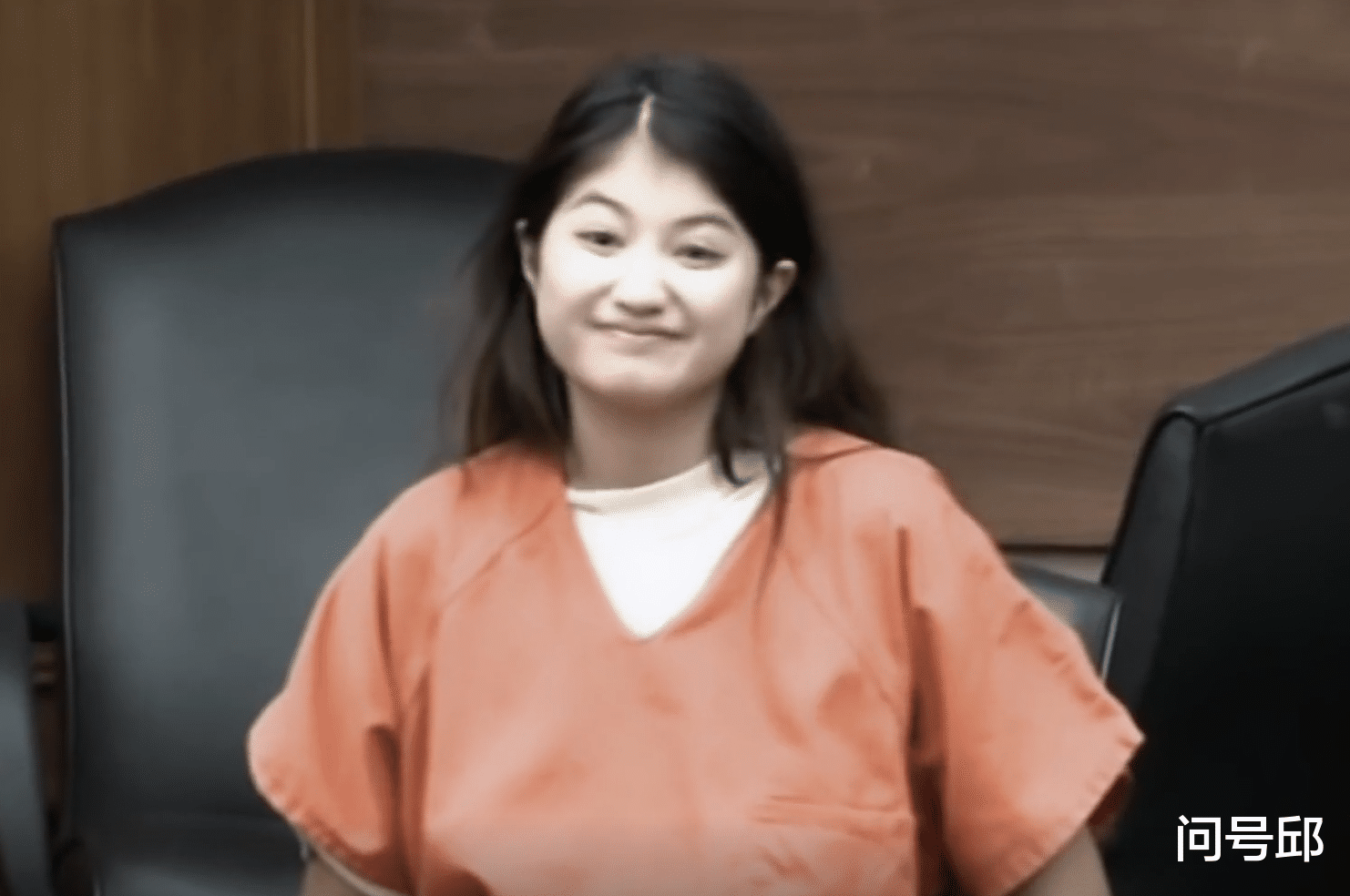 美国18岁女孩在浴室残杀母亲,庭审上行为和表情怪异走红网络