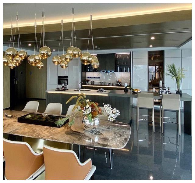 赵露思|赵露思晒成都“豪宅”火了：140㎡超大客厅，精致奢华，令人羡慕