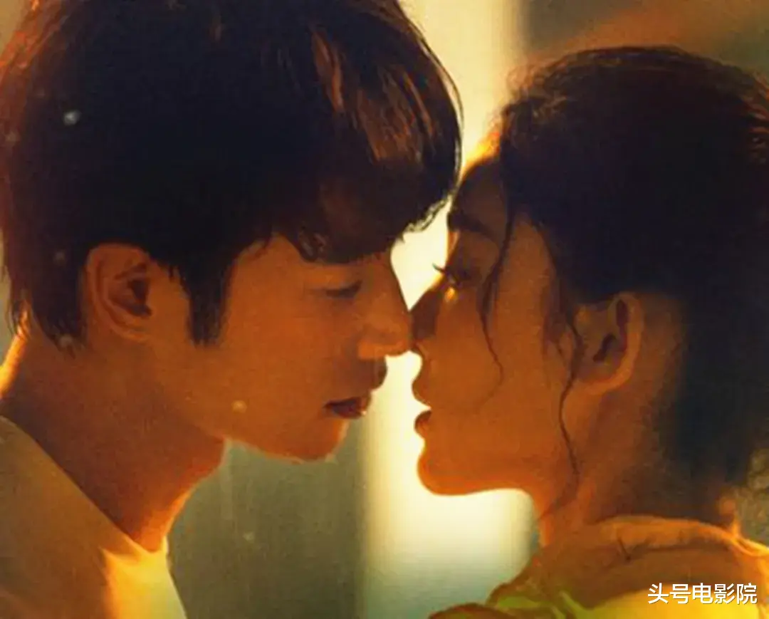 古力娜扎|甜！娜扎新片里结婚5次，拍了剧本没写的吻戏，她说永远相信爱情