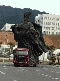 |坐地铁碰到最美阿姨,偷瞄被她发现了,该怎么办?