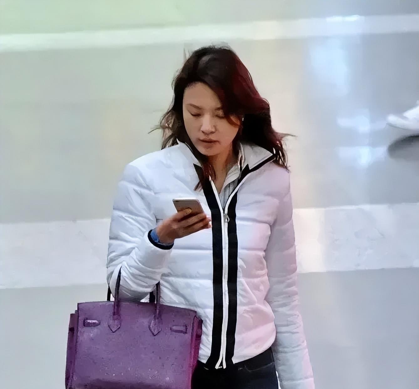 刘芳菲|央视第一美女主持人，如今面色十分憔悴，曾因感情丰富闻名于主持圈子