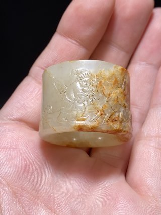 和田玉籽料|清乾隆 和田玉籽料受沁 白玉 狩猎纹 扳指