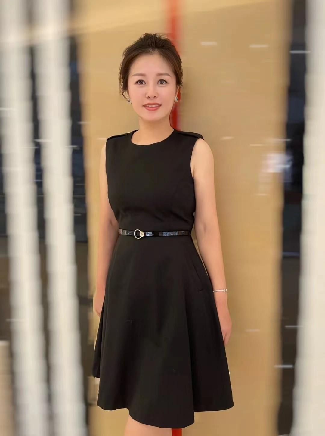 发型 50+的女人更有成熟魅力,优雅的穿搭精致的发型,时尚大气显年轻