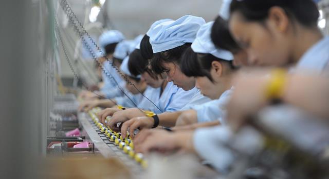 猎魔人|“读书有没有用”？甘肃本科生进厂上流水线直言很安逸，众人不解