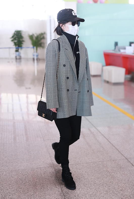 刘诗诗|刘诗诗穿西装就很好,时尚干练很优雅,超有型