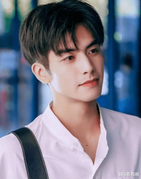 宋威龙|易烊千玺已成少年总裁，宋威龙却既无少年感也无男人味，这差异！