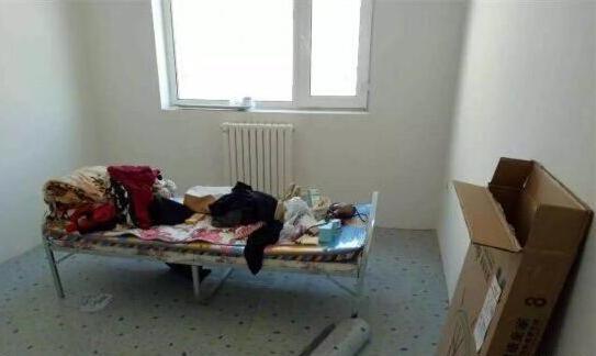 月薪4000元，交完首付没钱装修，直接住毛坯房，被大家嘲笑！