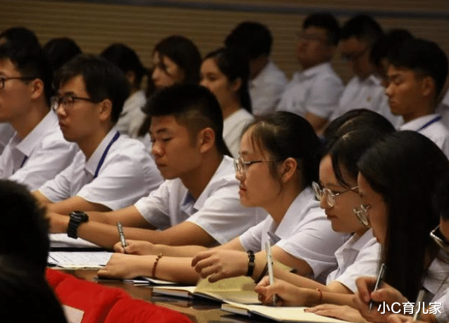 大学|“上大学”和“没上大学”的男生,区别真的很明显,真实