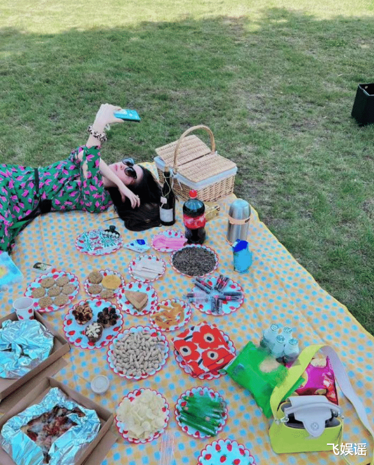 刘亦菲|神仙姐姐刘亦菲晒美国户外野餐照,清爽舒适又惬意