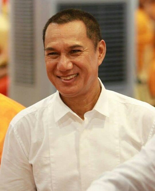 电影|泰国顶级男星索拉朋因肺癌去世，女儿分享病床最后照片发声悼念