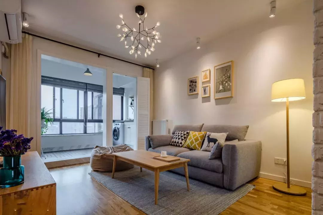 客厅沙发摆L型还是一字型?经设计师一改,家里上档次多了