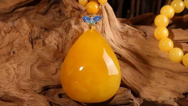 琥珀蜜蜡|琥珀蜜蜡，佩戴久了为什么会变色