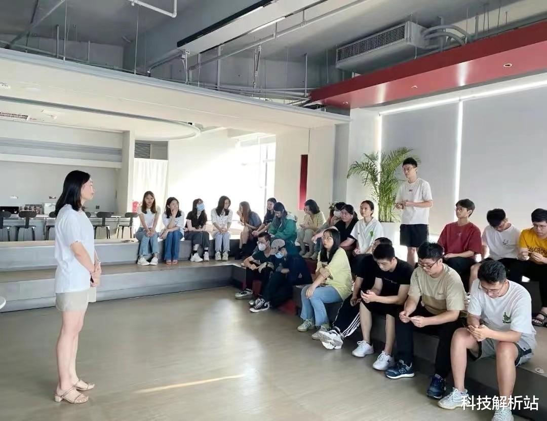 95后|职场情况摸底,80后至今没熬成领导,95后已在唯品会挑大梁