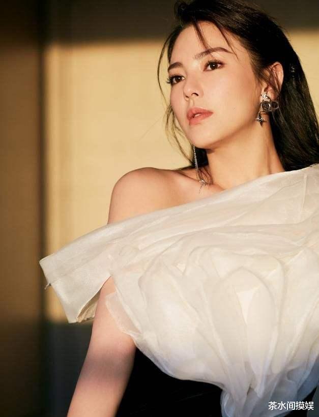 张雨绮 女星保养方式太奇葩：宁静用开塞露护肤，张雨绮烂菜叶自制酵素
