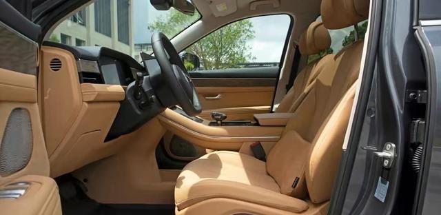 华为“问界M7”到店实拍,实力碾压理想ONE,续航1220km,仅31.8万