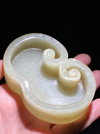 和田玉籽料|清 和田玉籽料 青白玉 灵芝如意洗 水盂