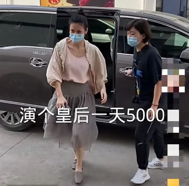 童蕾|演员童蕾沦落到横店配角，辛苦演个皇后，一天才赚5000