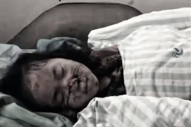 重庆老人因家暴被儿子打了一拳,2年后砍断孙女脚筋,怎么回事?