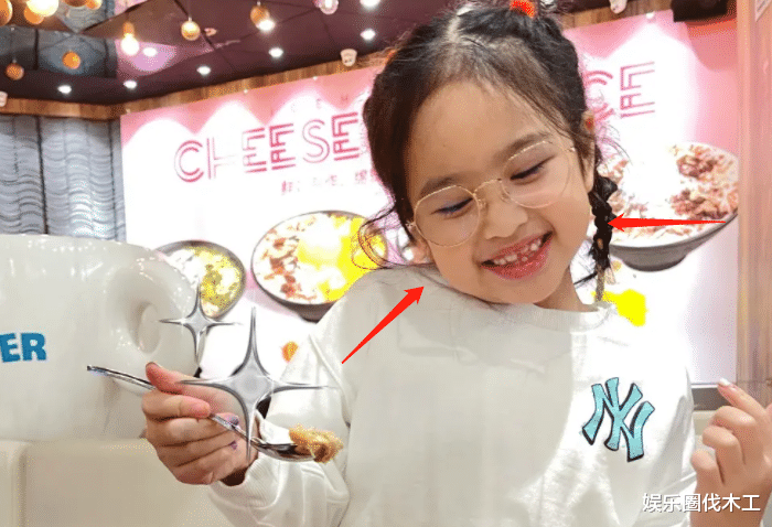 包菜 包贝尔6岁女儿教护肤，脸长痘脂肪粒被指保养过度，嘴巴像塞东西