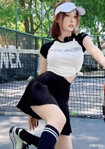 汤姆·克鲁斯|网红聂小雨穿百褶裙打网球，弯腰下跪发福利，网友：离被封不远了