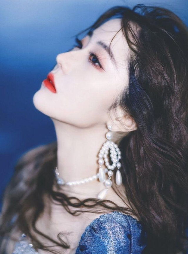 李佳琦 李佳琦自用精华被卖断货,价格不贵却很好用,堪称是精华界中的“爱马仕”