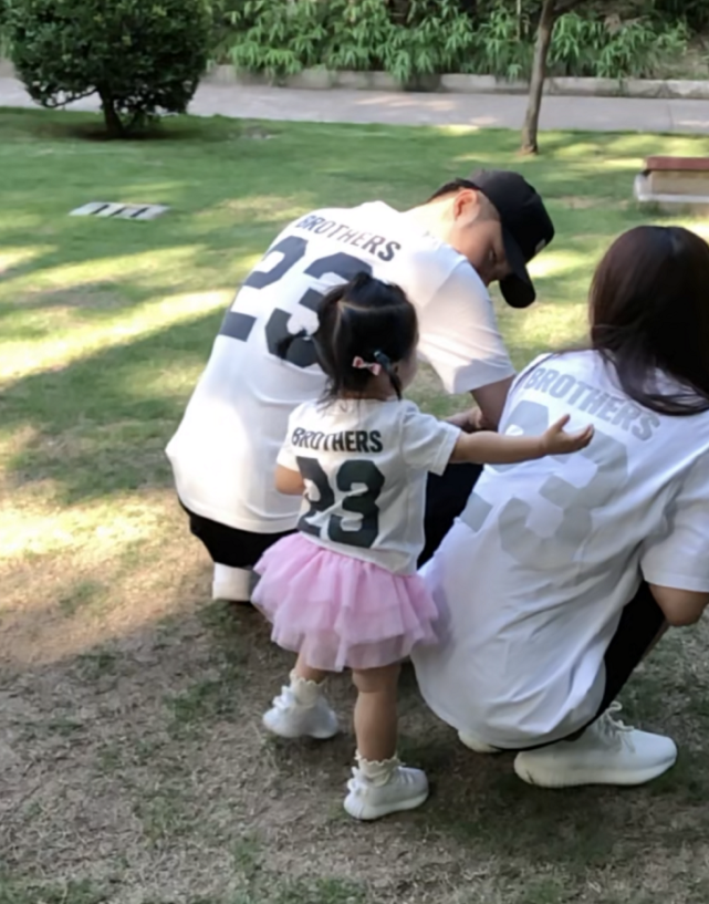 陈赫|陈赫女儿6岁生日，奶奶晒照为孙女庆生，陈赫张子萱穿情侣装好恩爱