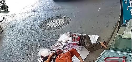 心真大!安徽阜阳俩大妈在马路上平躺被车碾压,交警:同等责任
