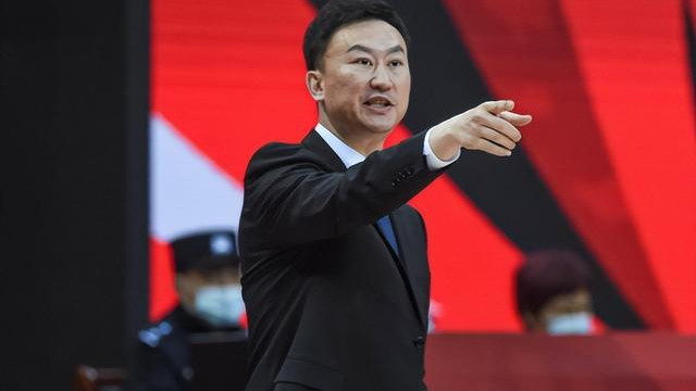 刘维伟|刘维伟正式加盟青岛后，仅提出一个请求，郭艾伦高诗岩必须要一个