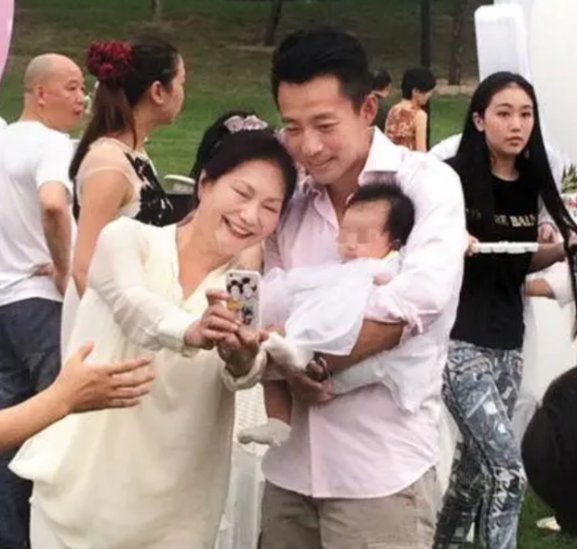 汪小菲|汪小菲火力全开,连发6条动态怼徐家,大S火速上线微博!