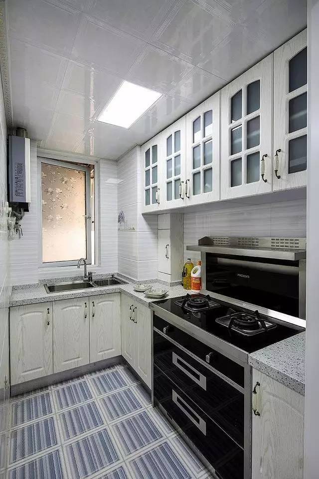 老婆把客厅装成了大海,朋友看过后,都说下次来我家要带沙滩椅